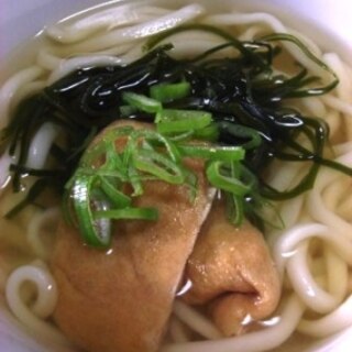 歯ごたえが楽しい　糸昆布キツネうどん